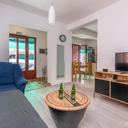 Apartment In With Wifi