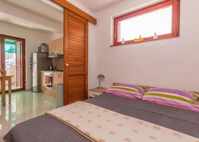 Lovely In * 비오그라드나모루