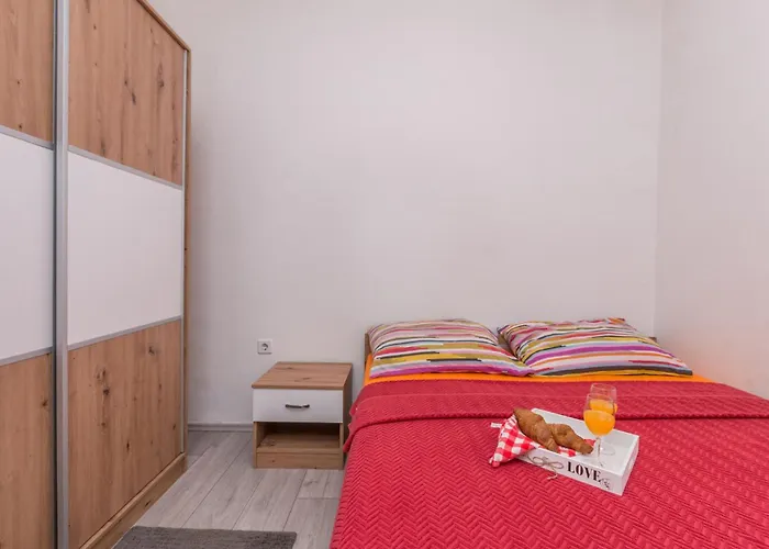 Lovely In 비오그라드나모루