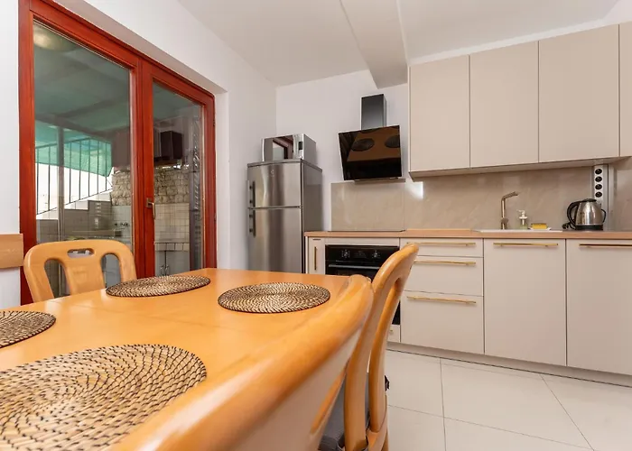 Lovely In 비오그라드나모루